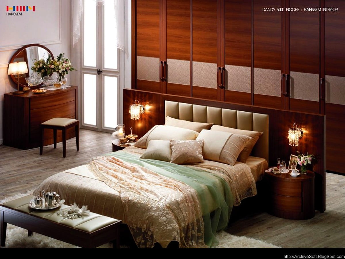 Groot bed in de kamer :