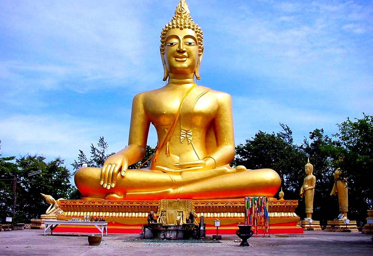 1600x1100 desktop achtergrond — standbeeld van persoon (Gran Buda, Pattaya, Thailand)