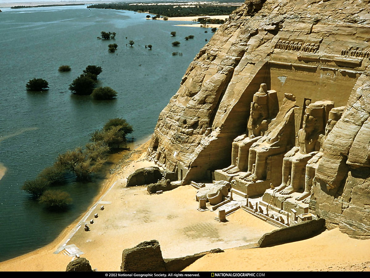 Bureaubladafbeelding — oude, strand, rotsen, zand, historische plaats (Aboe Simbel, Aboe Simbel, Egypte)