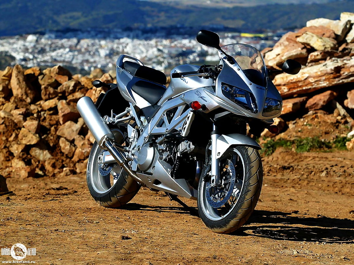 Motorfiets aan de kant van de berg - HD bureaublad achtergrond (1024x768)