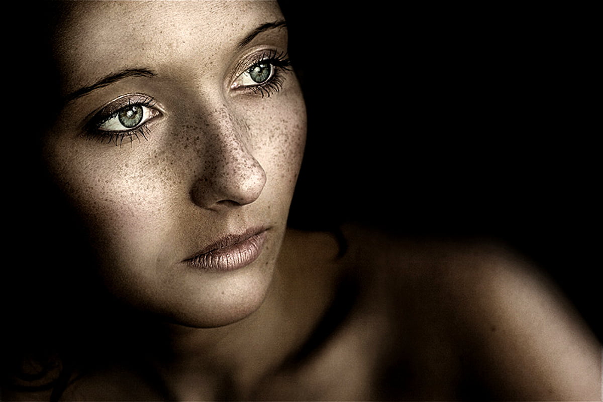 Thomas Wuhrer, zwarte, ogen, meisjes, portret / gratis HD achtergronden (800x534)
