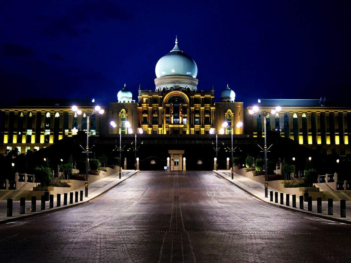 Stad 's nachts (Taman Putra Perdana, Putrajaya, Maleisië) - HD desktop achtergrond