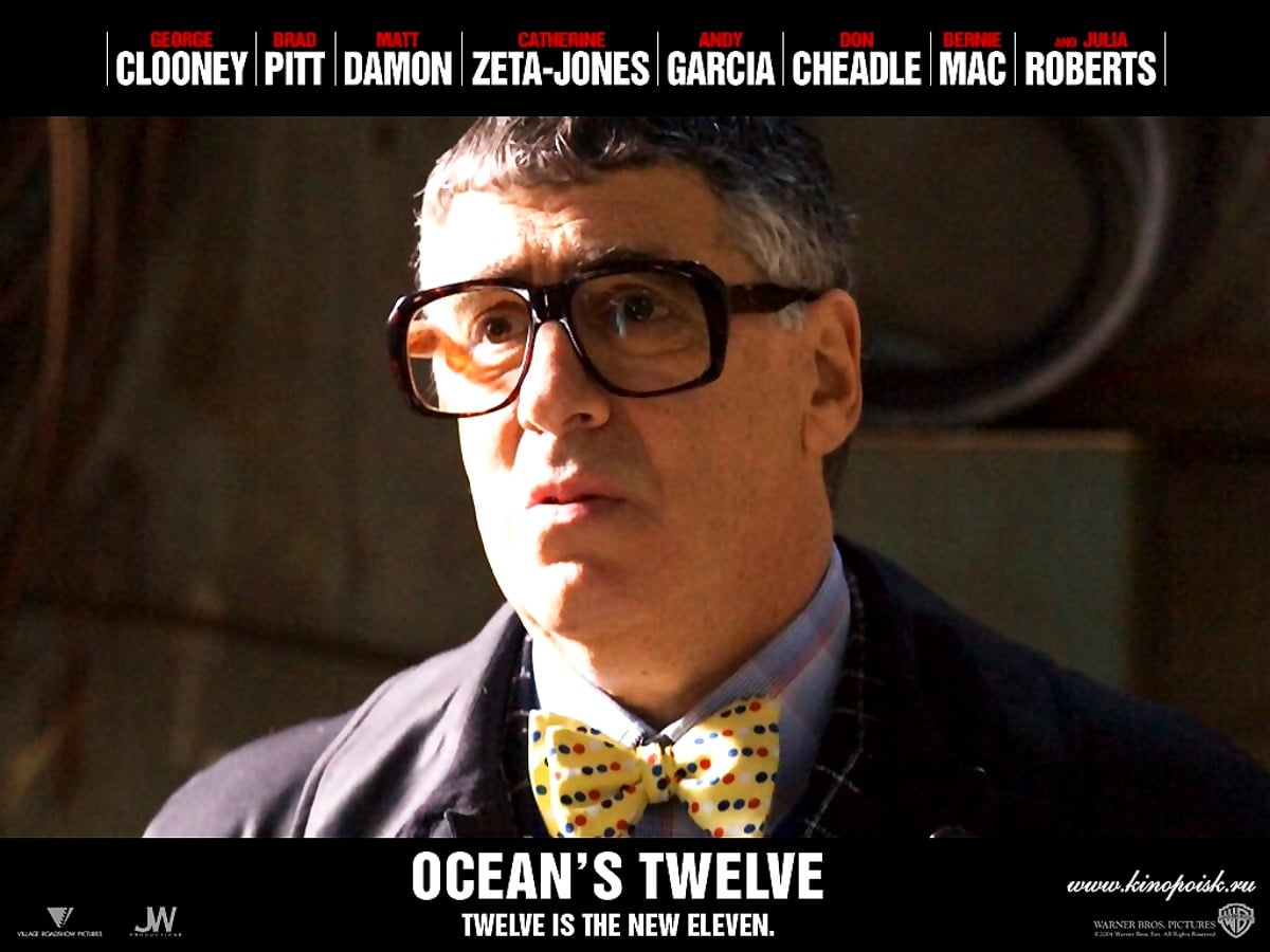 Achtergrond afbeelding - man met pak en stropdas (scène uit film "Ocean's Twelve")