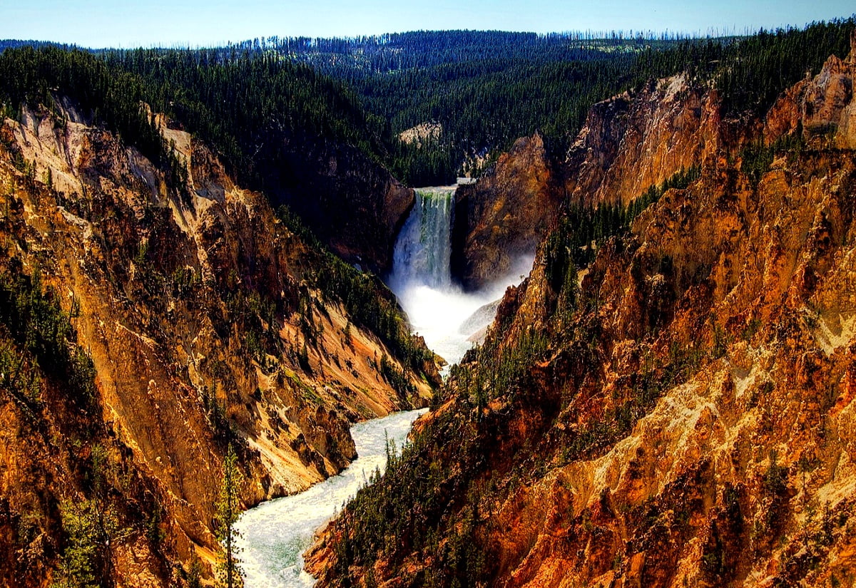 Canyon en berg (Yellowstone National Park, Wyoming, Verenigde Staten van Amerika) / gratis desktop achtergrond