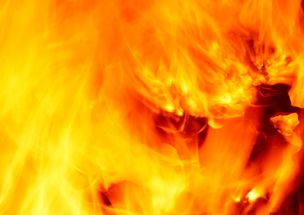 Vlammen, brand, gele, oranje, abstracte : gratis desktop achtergrond 1600x1135
