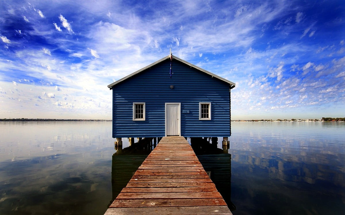 1600x1000 achtergrond - houten pier naast meer (Blue Boat House, Perth, Australië)
