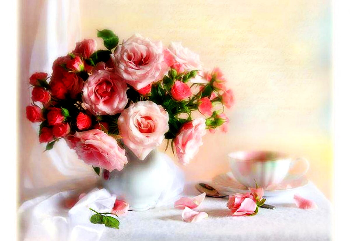 Achtergronden : vaas gevuld met roze bloemen
