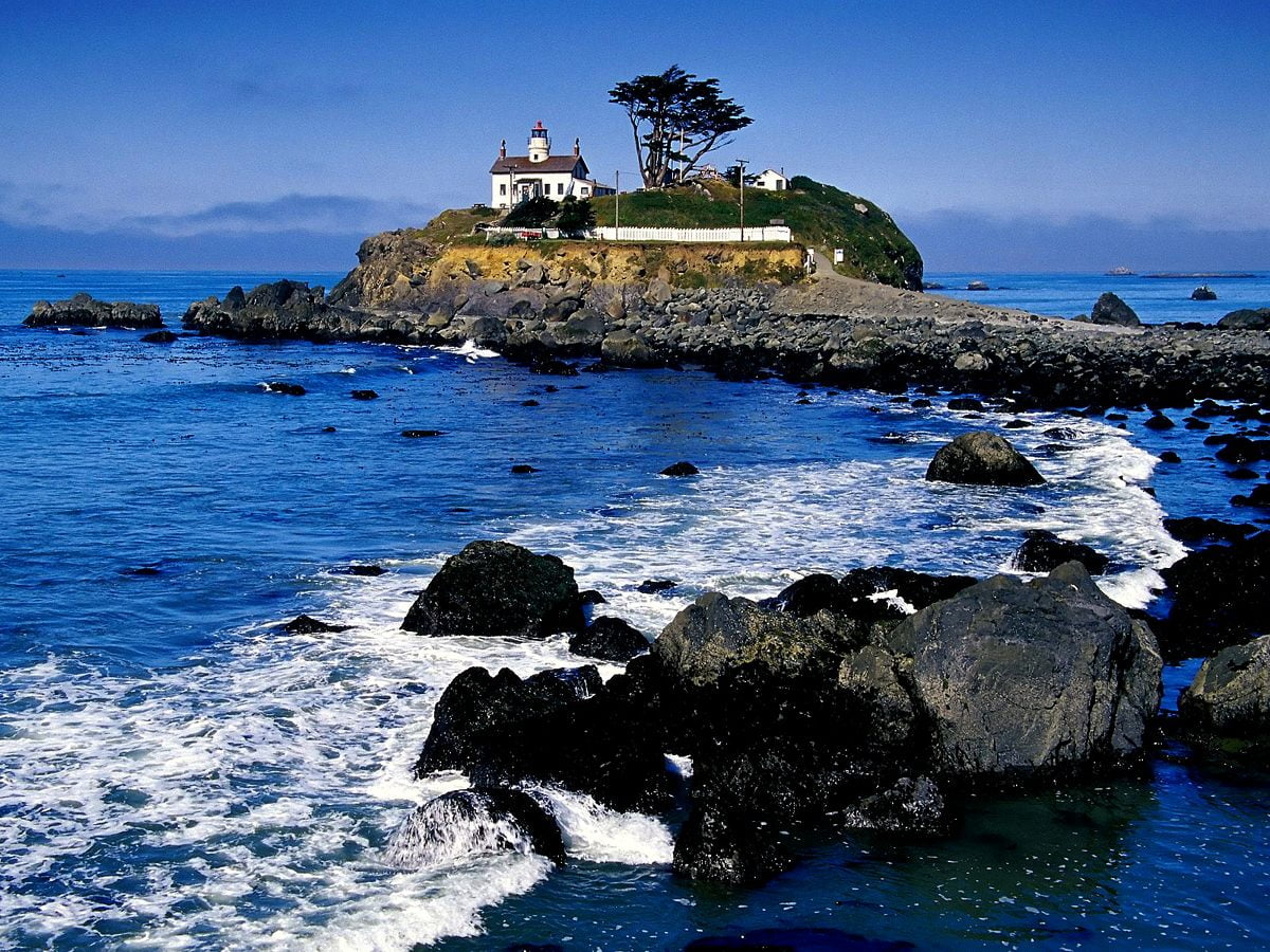 Achtergrond — eiland midden in zee (Californië)