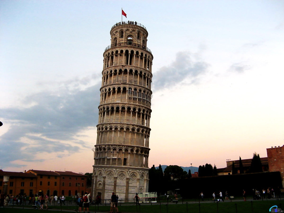 monument-piazza-dei-miracoli-toren-van-pisa-bureaublad-achtergrond