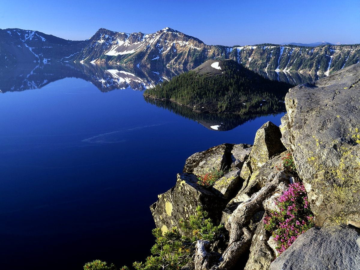 Rots berg (Crater Lake National Park, Oregon, Verenigde Staten van Amerika) : gratis HD bureaubladafbeelding