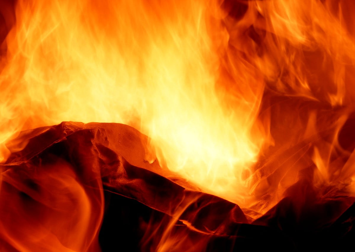Bureaubladafbeelding / vlammen, brand, oranje, natuur, open haard 1600x1135