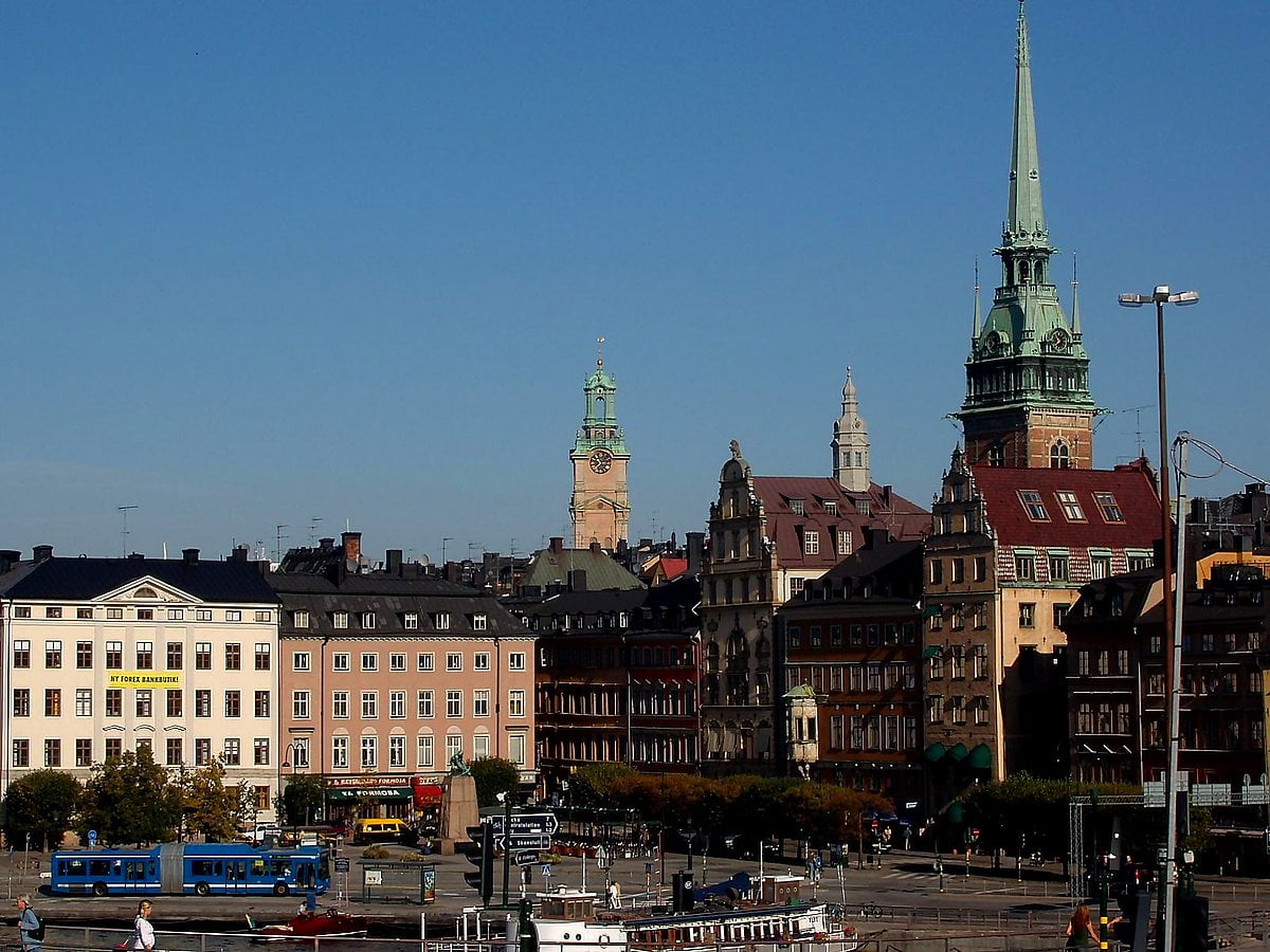 Stad, Town, plein, toren, torenspits (Zweden) — gratis bureaublad achtergrond 1600x1200