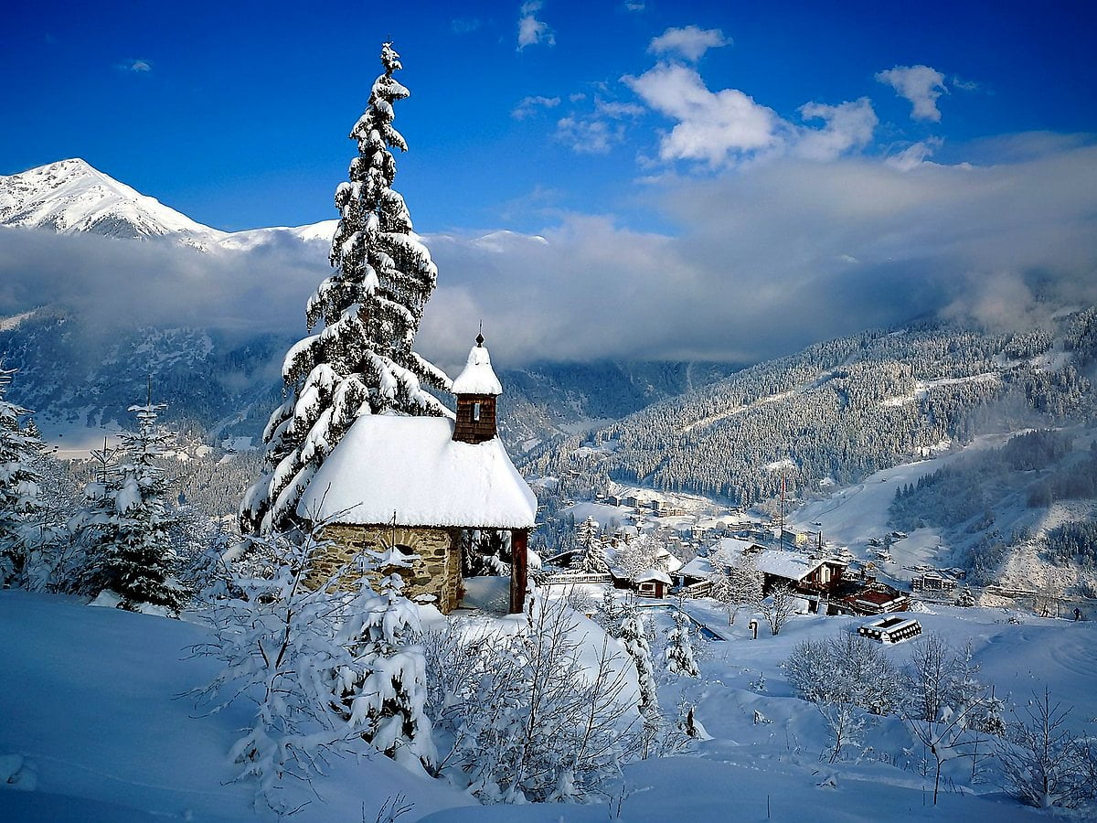 Man op besneeuwde berg (Oostenrijk) / HD bureaublad achtergrond