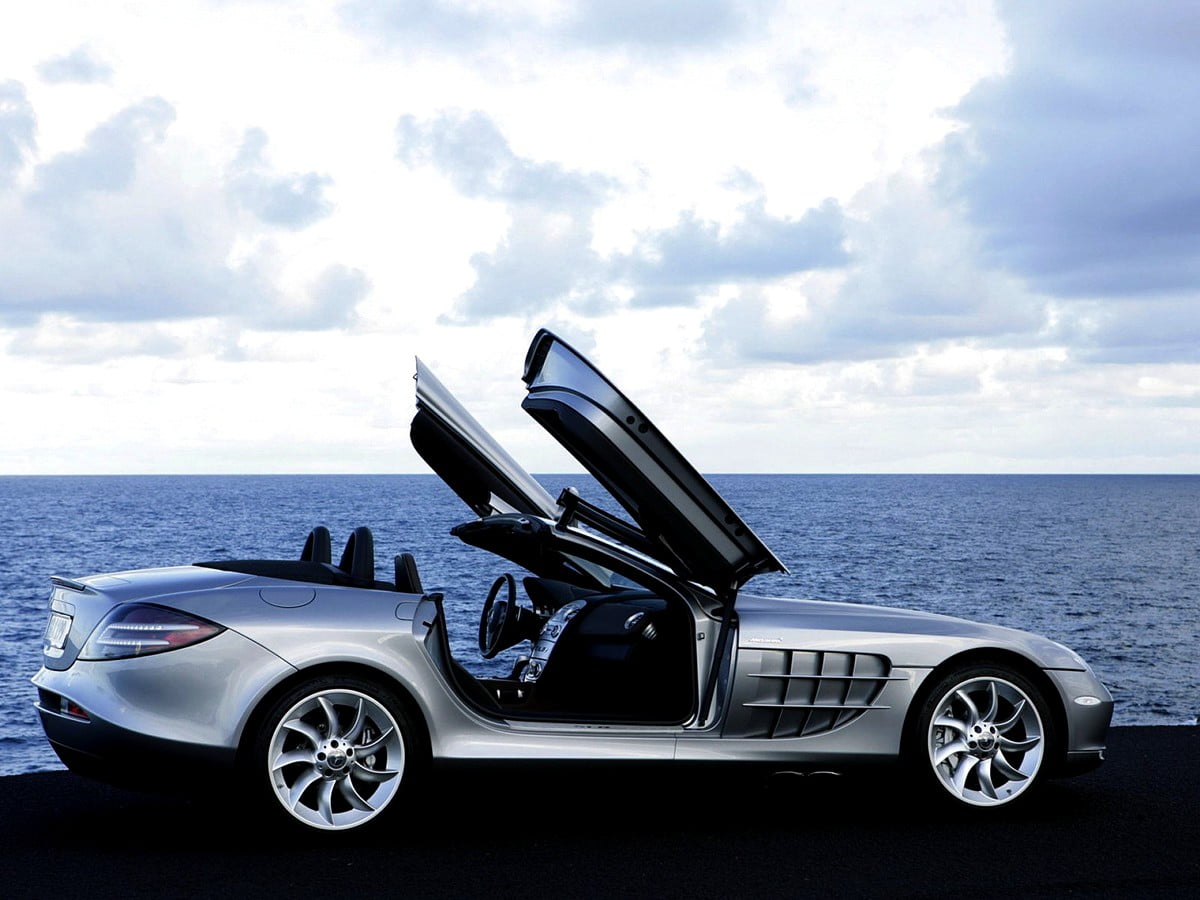 Gratis achtergrond HD : Mercedes-Benz geparkeerd voor zee
